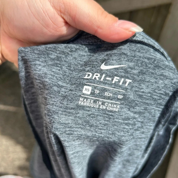 NIKE WOMENS SCOOP NECK TEE - Picture 2 of 3